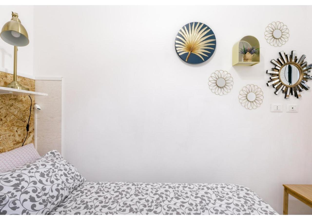 Pied-A-Terre Domusuite Rhome Colosseo Roma Exterior foto